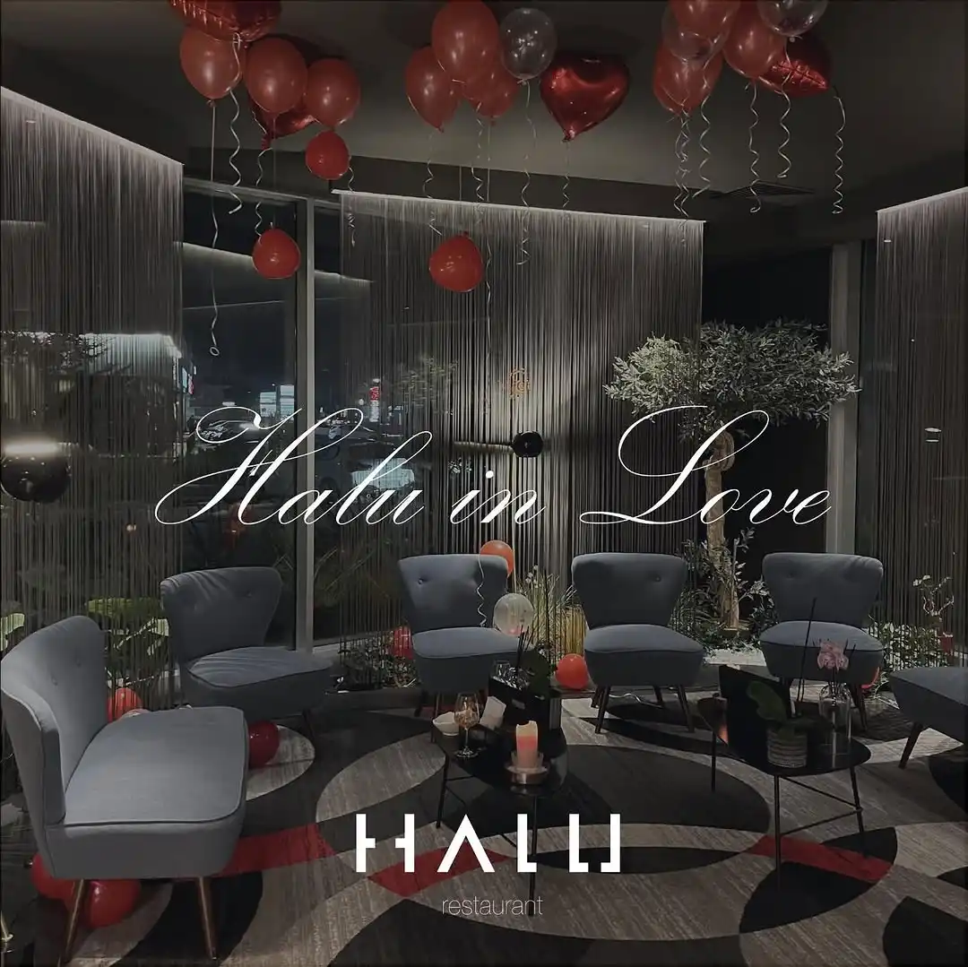 Salotto interno HALU allestito per San Valentino