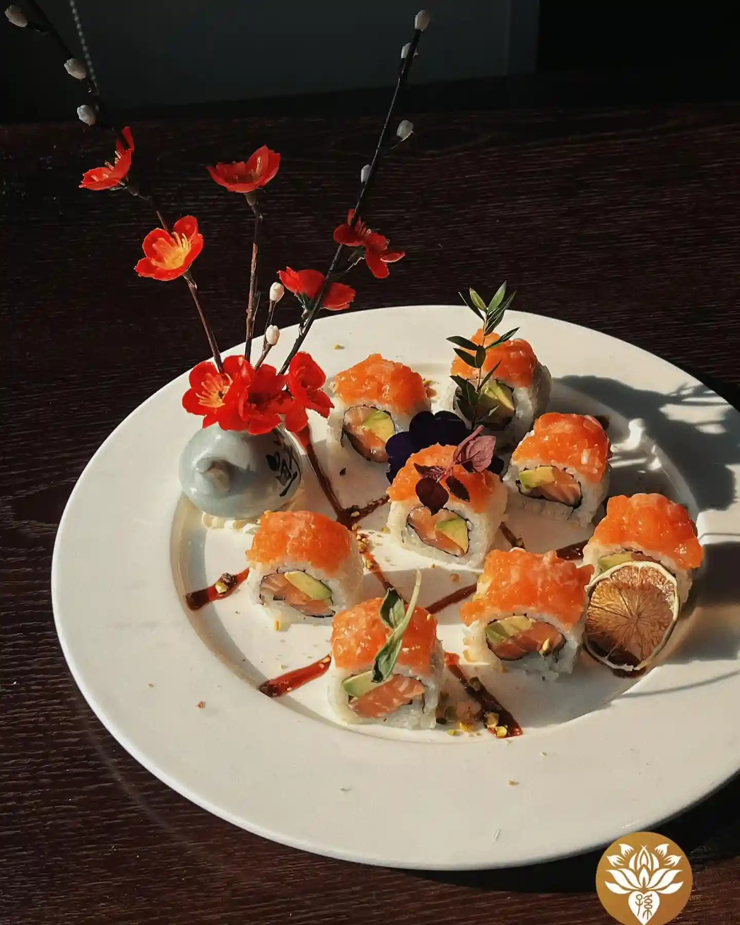 Uramaki serviti al tavolo